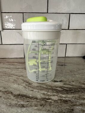 Salad dressing mixer